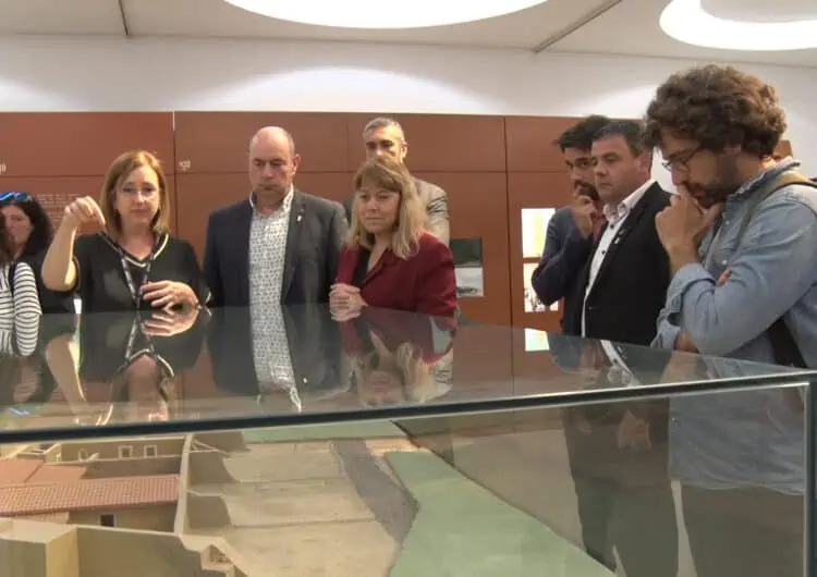 La consellera de Cultura, Natàlia Garriga, visita el llegat musulmà de Balaguer