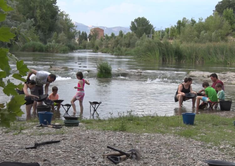 La llera del riu Segre es torna a convertir en territori de buscadors d’or