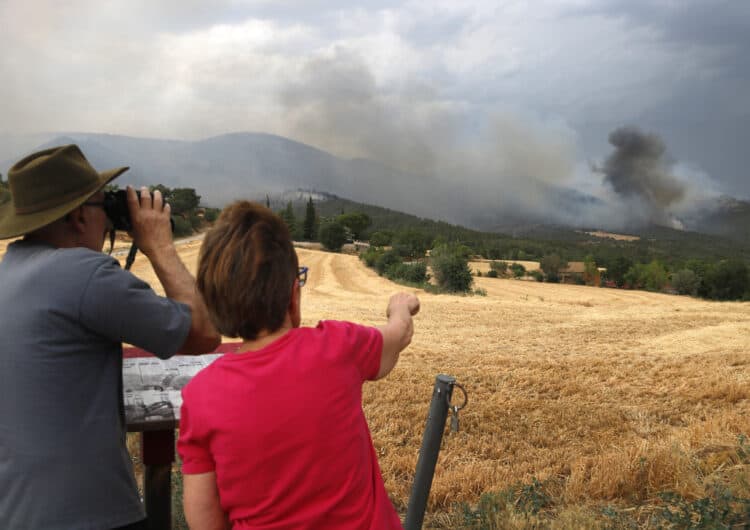 L’incendi d’Artesa de Segre segueix descontrolat i ja afecta 250 hectàrees de superfície forestal