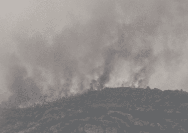 La situació meteorològica complica el control del foc de Baldomar