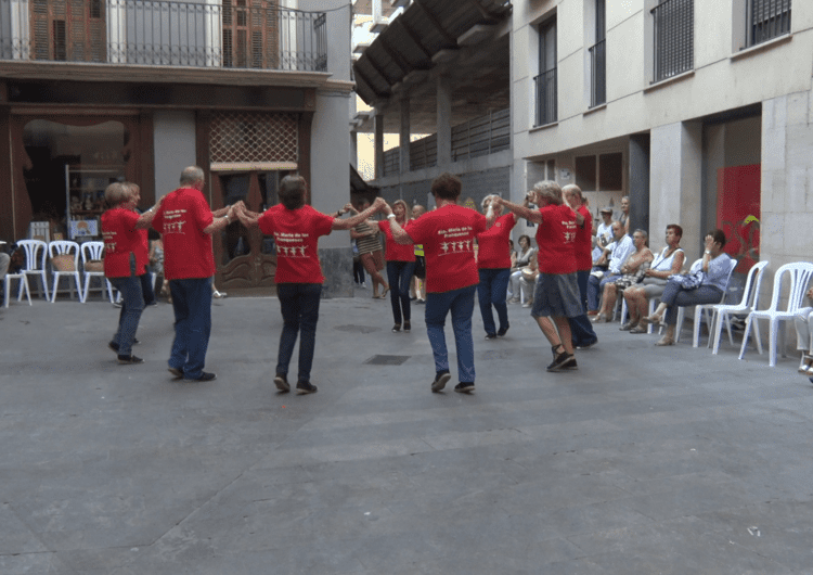 L’Associació de Veïns del Centre Històric organitza la tradicional ballada de sardanes per celebrar Sant Jaume