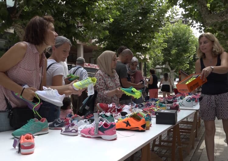 Una quinzena de parades recuperen el Mercat de les Rebaixes d’Estiu al passeig de l’Estació