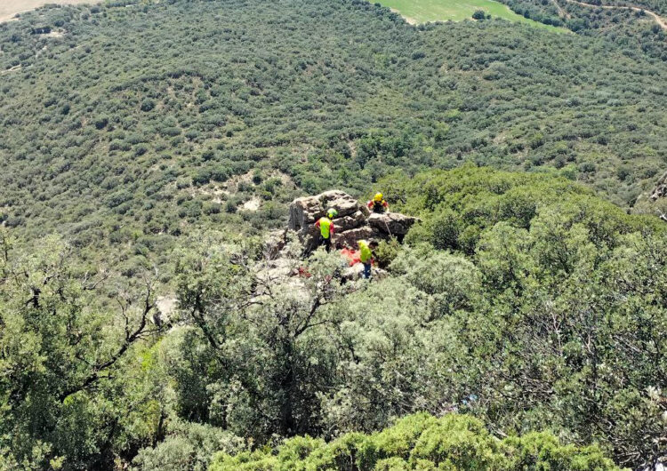 Mor un home en caure mentre feia parapent a Àger