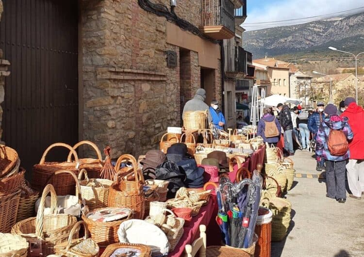 La 25a Fira Artesana tindrà un banc vermell en memòria de totes les dones que ha enterrat la violència masclista