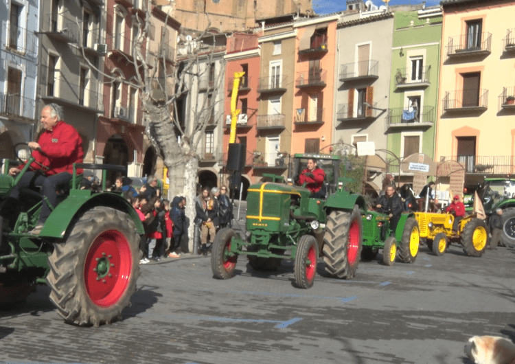 Balaguer celebra la festa de Sant Antoni i els Tres tombs