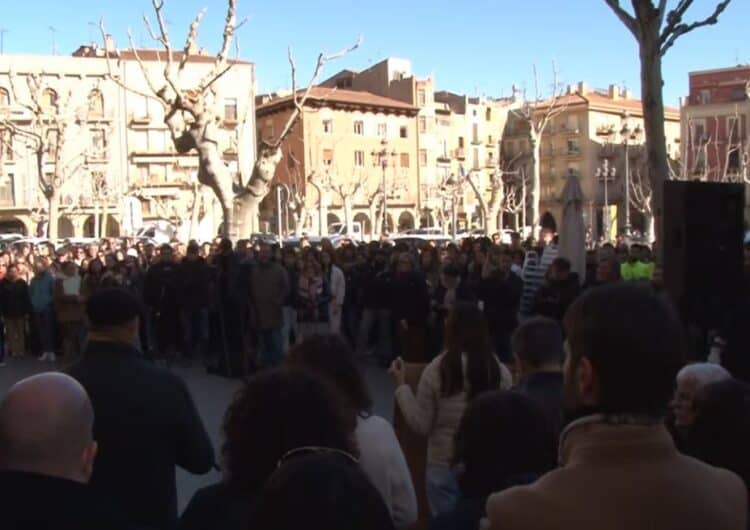 Balaguer es concentra en rebuig al primer feminicidi de l’any a Catalunya