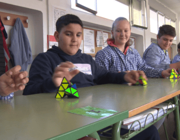 Tornen els tallers de matemàtiques amb cubs de Rubik