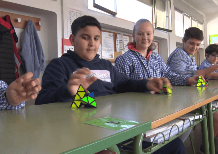 Tornen els tallers de matemàtiques amb cubs de Rubik