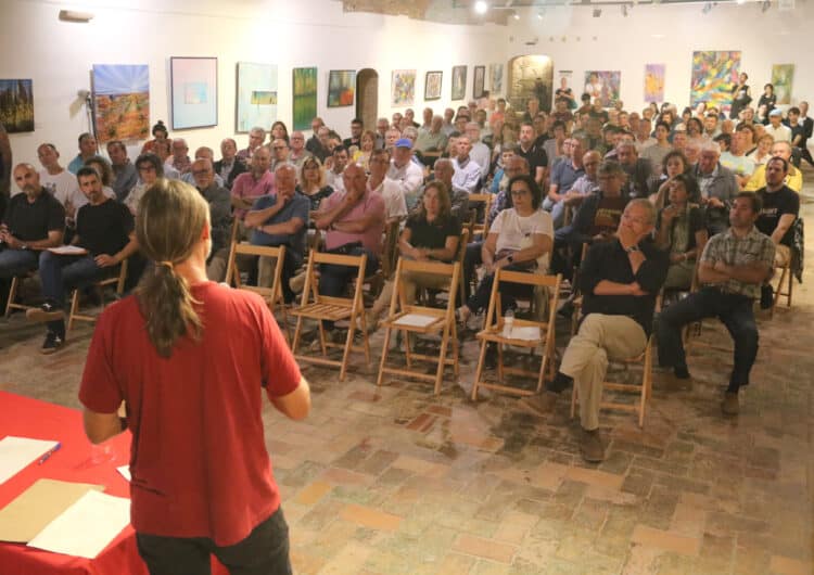 Crida a un model agrícola de proximitat i sostenible enfront del d’exportacions a l’assemblea de l’aigua a Penelles