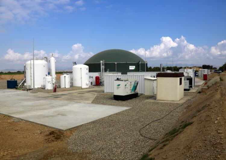 Inauguren una planta de biometà pionera en una granja de Vallfogona de Balaguer