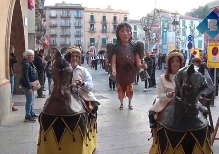El Seguici Festiu esquiva la pluja i brinda una tarda de balls i cultura popular a Balaguer