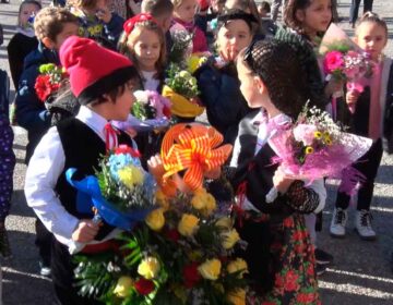 L’Ofrena floral infantil enceta un any més les Festes del Sant Crist de Balaguer
