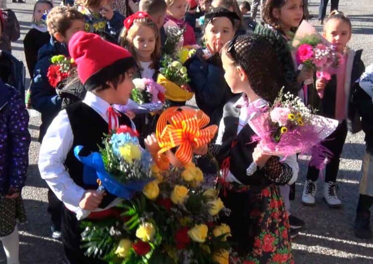 L’Ofrena floral infantil enceta un any més les Festes del Sant Crist de Balaguer