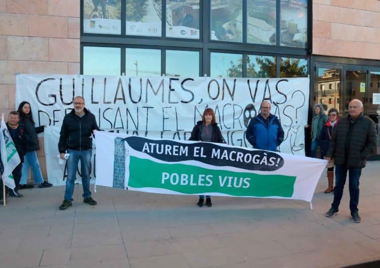 ‘Pobles vius’ es concentra a Balaguer per exigir al Govern que aturi el projecte de la central de biogàs a La Sentiu