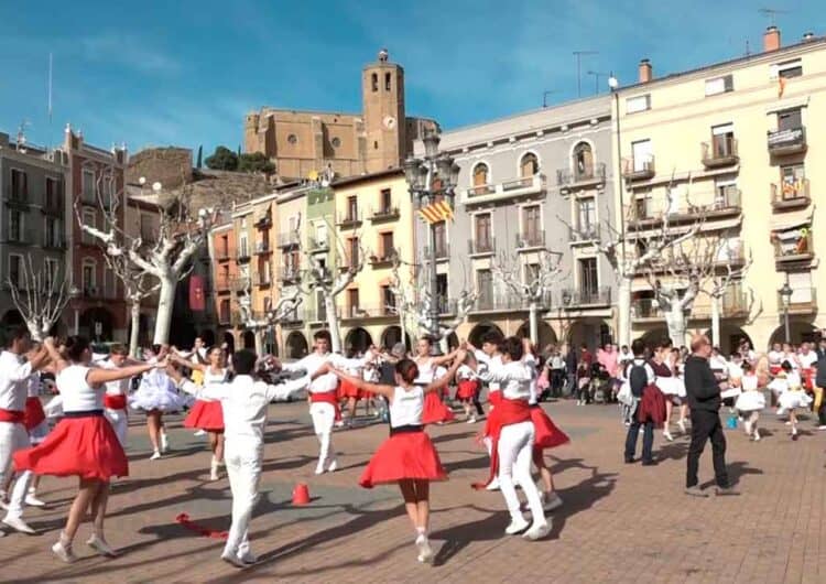La Plaça Mercadal dansa a ritme de sardana per Festa Major