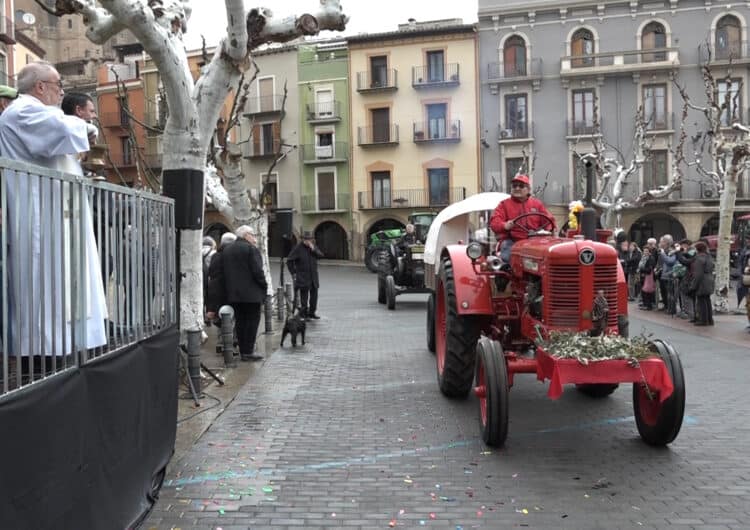 Balaguer celebra un any més Sant Antoni i els Tres tombs