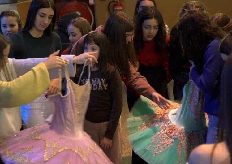 Les alumnes La Xemeneia connecten amb el Trencanous del Ballet de Barcelona
