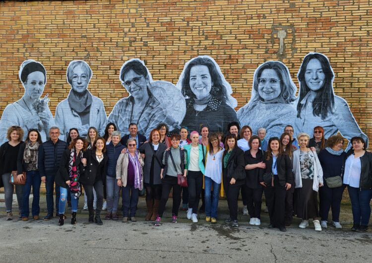 Montgai visibilitza les seves dones transformadores en un mural de gran format
