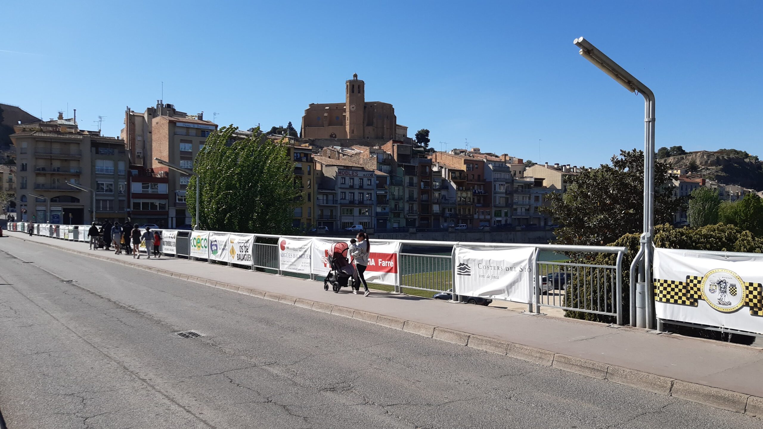 Més de 80 empreses de Balaguer i comarca col·laboren amb la Barana solidària de la Fira dels Somnis