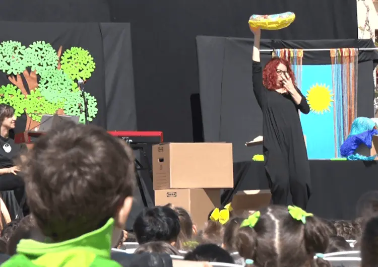 Balaguer apropa la llegenda de Sant Jordi als escolars a través del teatre