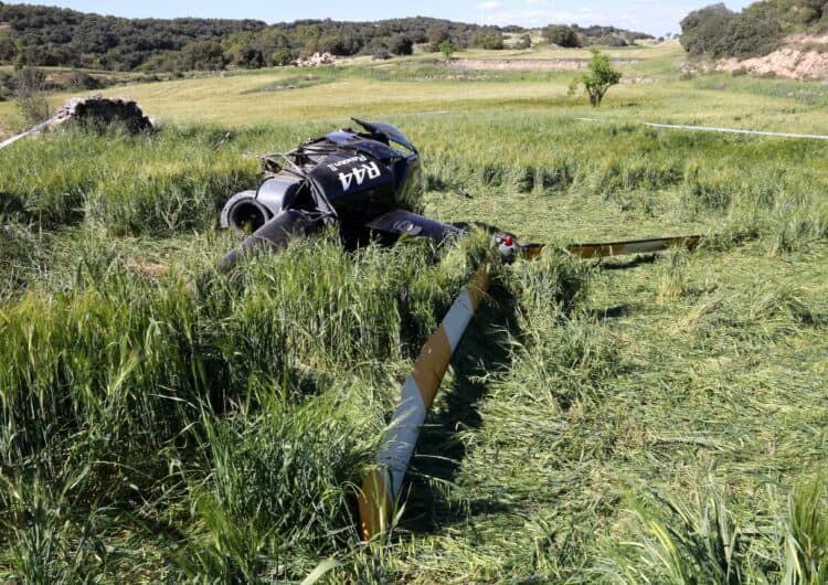 Ferits greus els dos ocupants de l’helicòpter que ha caigut en un camp de Vilanova de l’Aguda