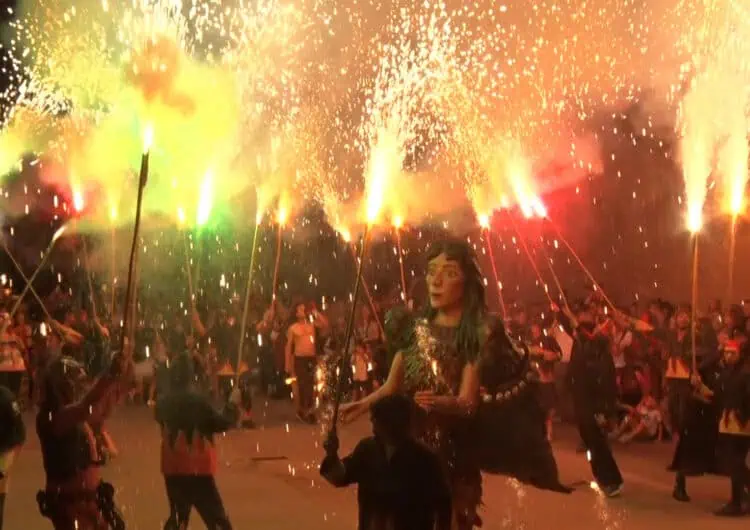 L’Harpia baixa del Castell Formós i dansa el ‘Ball del Salt’