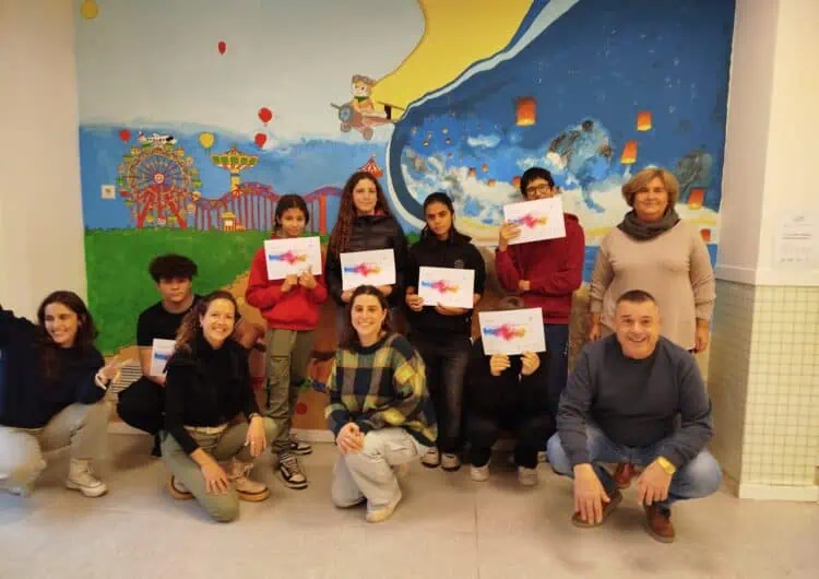 “La llum no s’apaga i nosaltres tampoc”, títol del mural del Servei d’Intervenció Socioeducativa