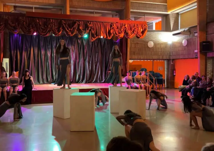 L’espectacle ‘Dones en dansa’ reivindica el feminisme al centre cívic de l’Eixample de Balaguer