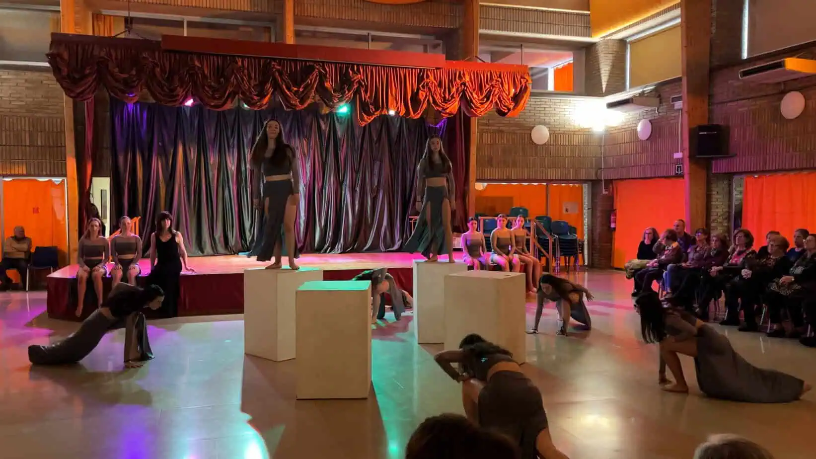 L’espectacle ‘Dones en dansa’ reivindica el feminisme al centre cívic de l’Eixample de Balaguer