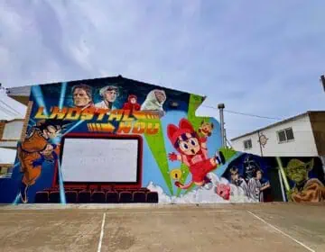L’Hostal Nou inaugura mural rememorant els anys vuitanta