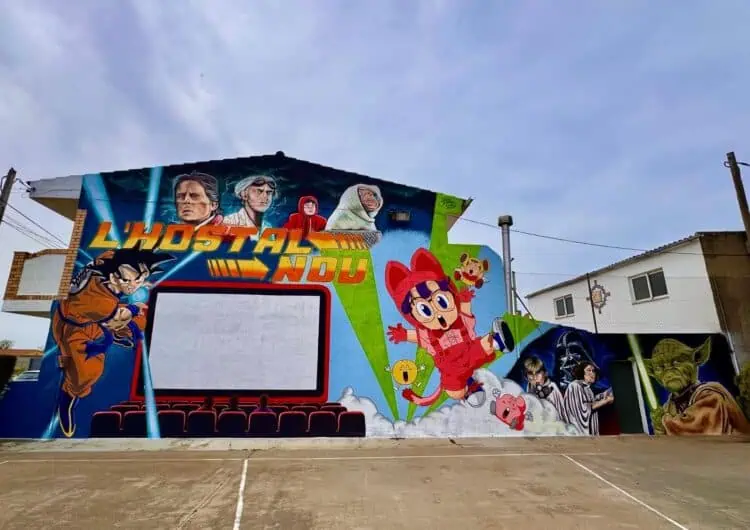 L’Hostal Nou inaugura mural rememorant els anys vuitanta