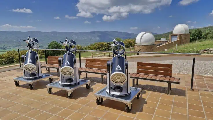 El Parc Astronòmic del Montsec reforça les activitats d’observació del cel amb tres nous telescopis i un radiotelescopi