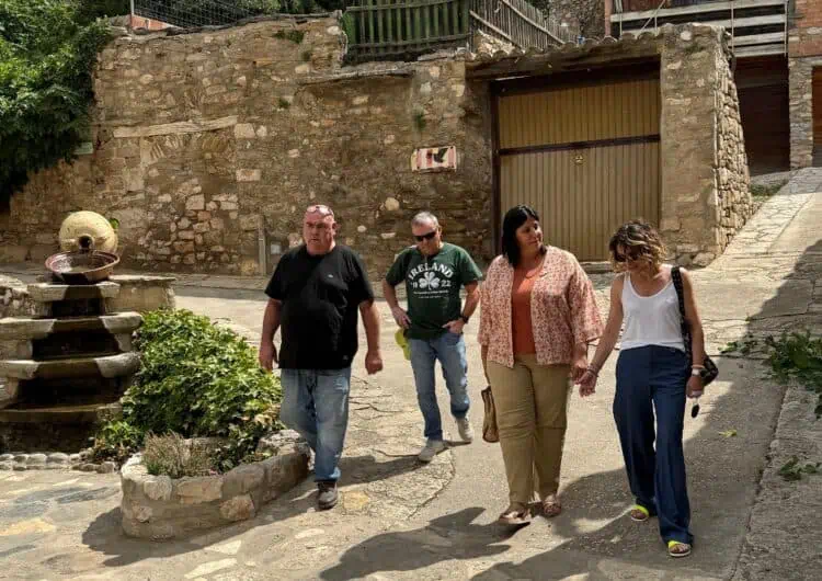 Núria Gil visita l’EMD Fontllonga i Ametlla, a Camarasa