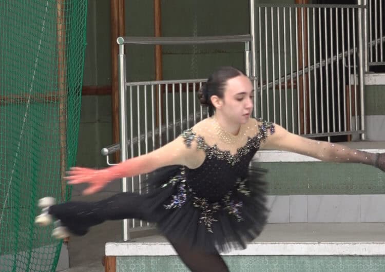 Laia Fernández toca el cel al Campionat de Catalunya juvenil de patinatge artístic