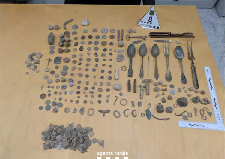 Els Agents Rurals intervenen a la Noguera més de 2.500 objectes d’interès històric i arqueològic a dos arqueorfurtius