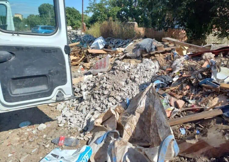 La Guàrdia Urbana de Balaguer enxampa una empresa abocant runa de manera il·legal