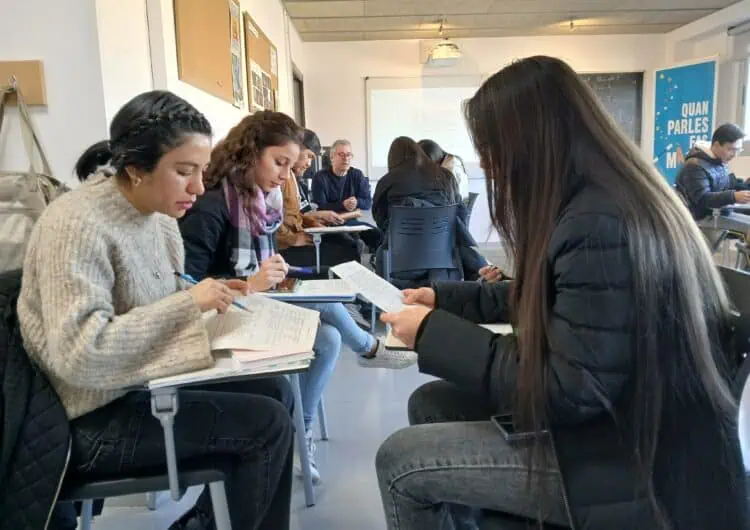 Ja pots organitzar cursos de català gratuïts al teu municipi mitjançant una nova subvenció