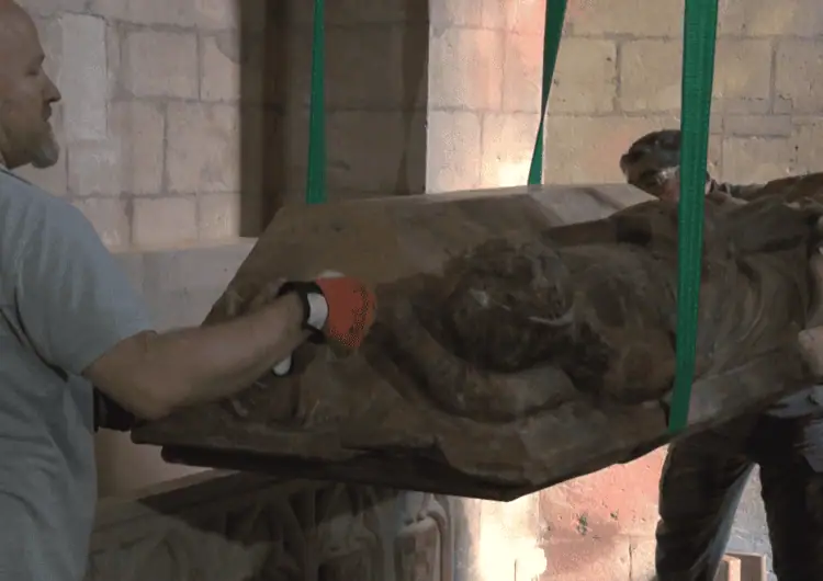 El monestir de les Avellanes recupera el sepulcre dels comtes d’Urgell a través d’una reproducció