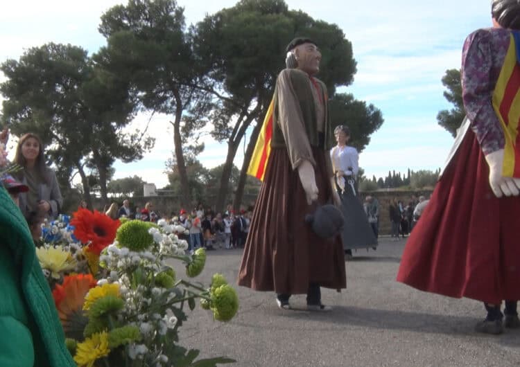 L’Ofrena floral infantil guarneix l’inici de la Festa Major