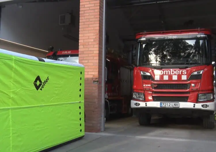 Els bombers de Balaguer compten amb un nou matalàs de rescat