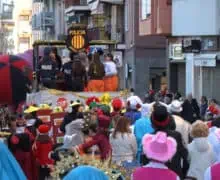 Carrosses i comparses sembren la rauxa a Balaguer