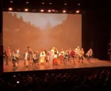 Entr’Acte Tetare omple el teatre de solidaritat amb la representació d’Oliver Twist