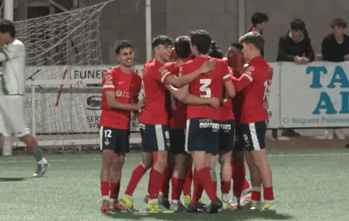 Cop de puny sobre la taula del CF Balaguer al Municipal