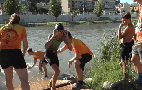 El sisè Triatló jove omple Balaguer amb 130 atletes