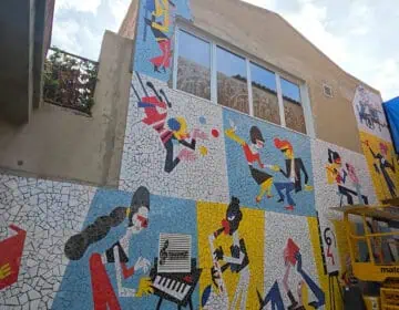 Veïns de Bellcaire fan lluir el poble amb un mosaic trencadís